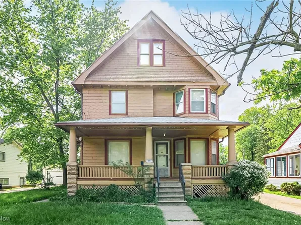 5100 Greenhurst Dr, Maple Heights, OH 44137