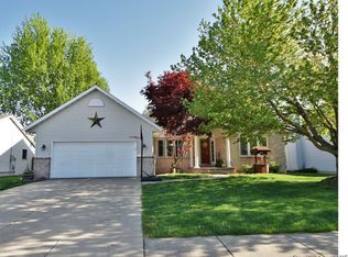 808 Chestnut Ct, Chatham, IL 62629