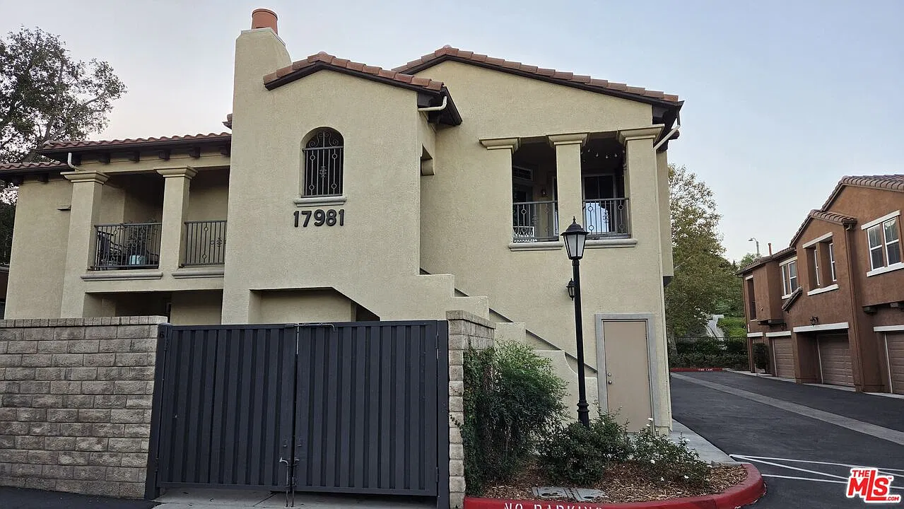 2 bed, 2.0 bath, 1022 sqft, $2,900 — Photo 1