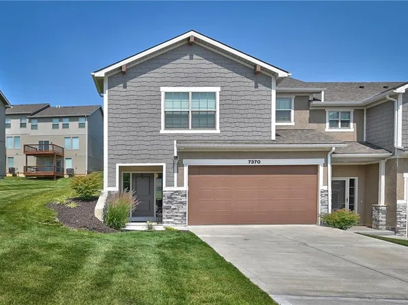 7370 Griffey St, Parkville, MO 64152