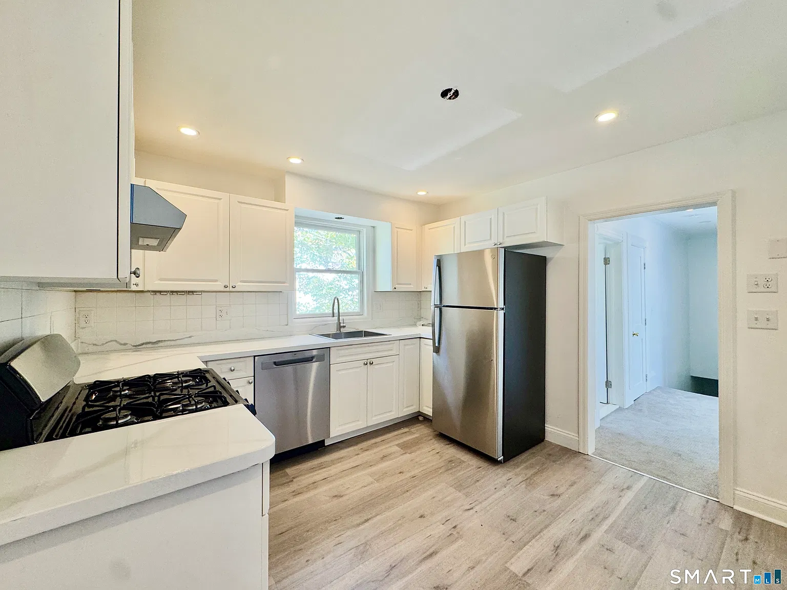 1 bed, 1.0 bath, 650 sqft, $2,200 — Photo 2