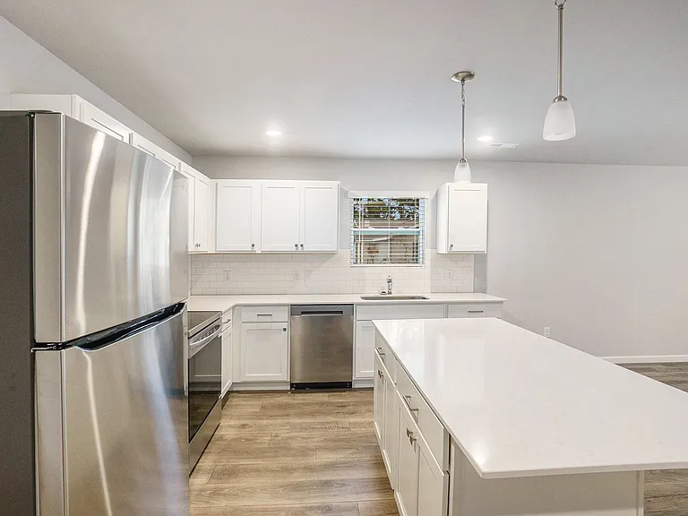 617 W Marion St — Photo 3
