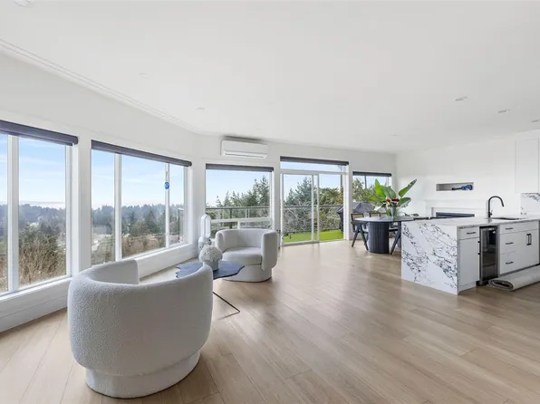 3346 Ravenwood Rd, Colwood, BC V9C 2X4