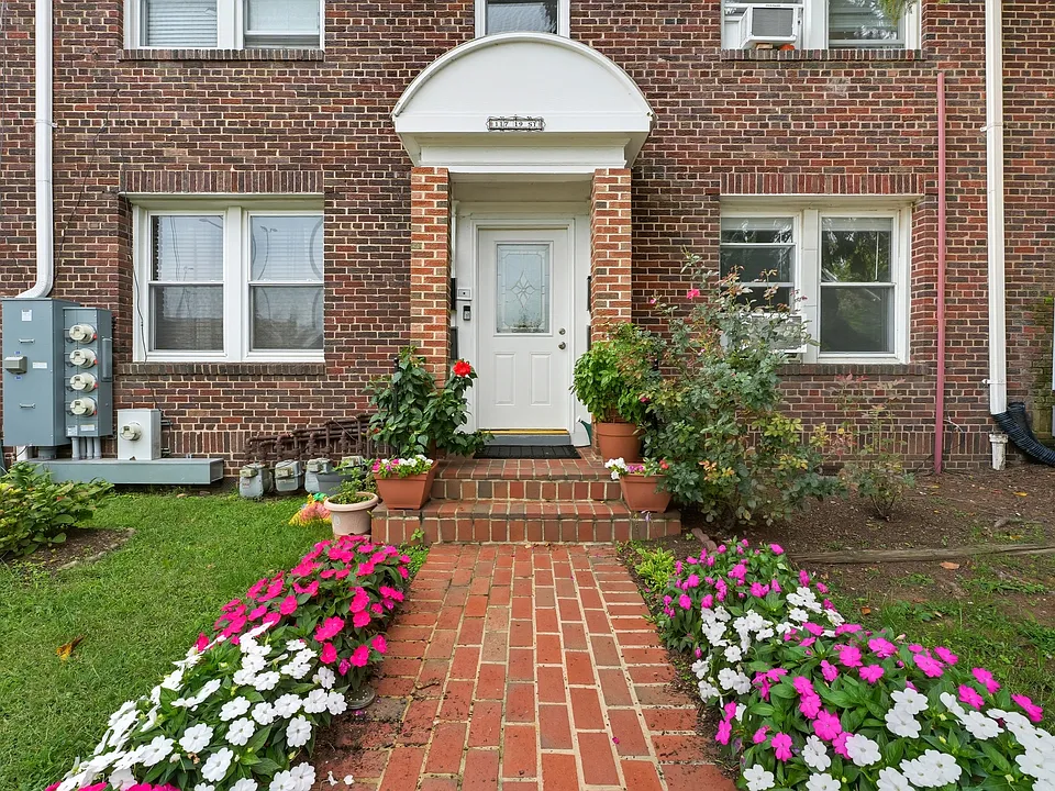 Welcome to 117 19 Street NE