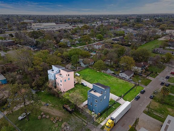 2nd image of 406 Eichwurzel Ln
