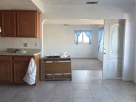 4th image of 2894 N Elm Ave