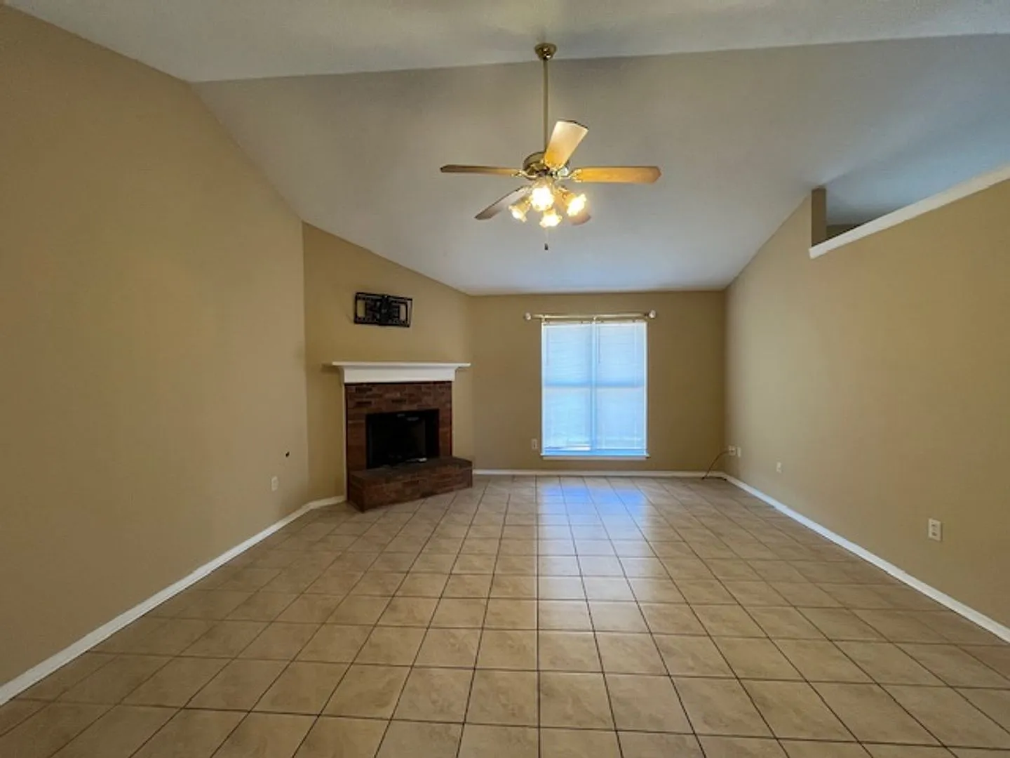 Renovated 3 Bedroom 2 Bath Home with 2 Car Garage for Rent!! — Photo 2