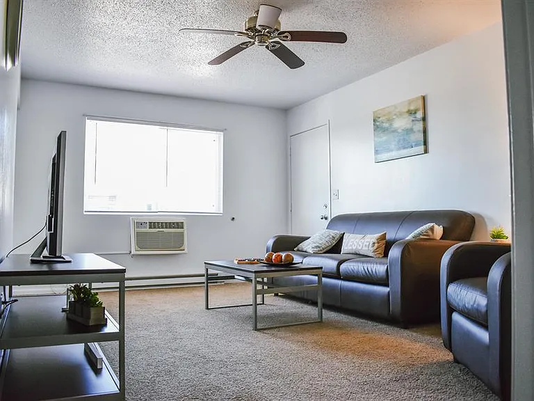 4175 E Blue Grass Rd — Photo 3