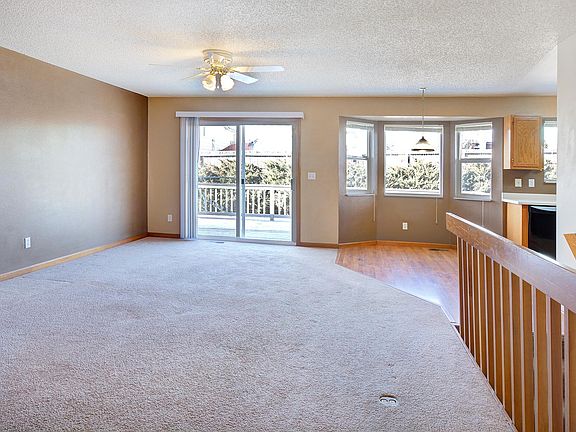 Large living room w open floor plan to kitchen and breakfast nook