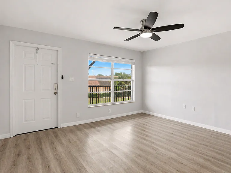 Phillippi Square Apartments — Photo 6