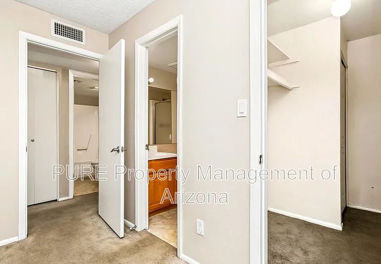 1224 E Evergreen St #102 — Photo 31