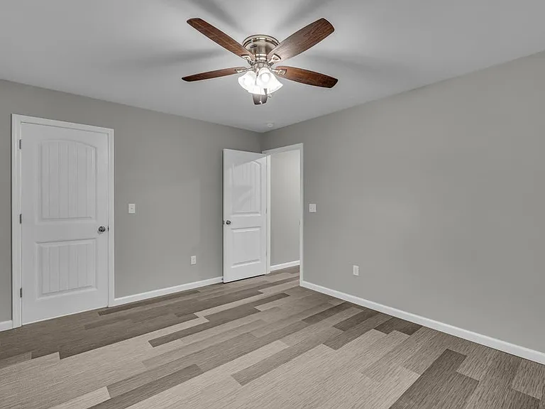 2814 Burke Ave — Photo 10