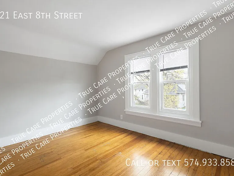 221 E 8th St — Photo 19