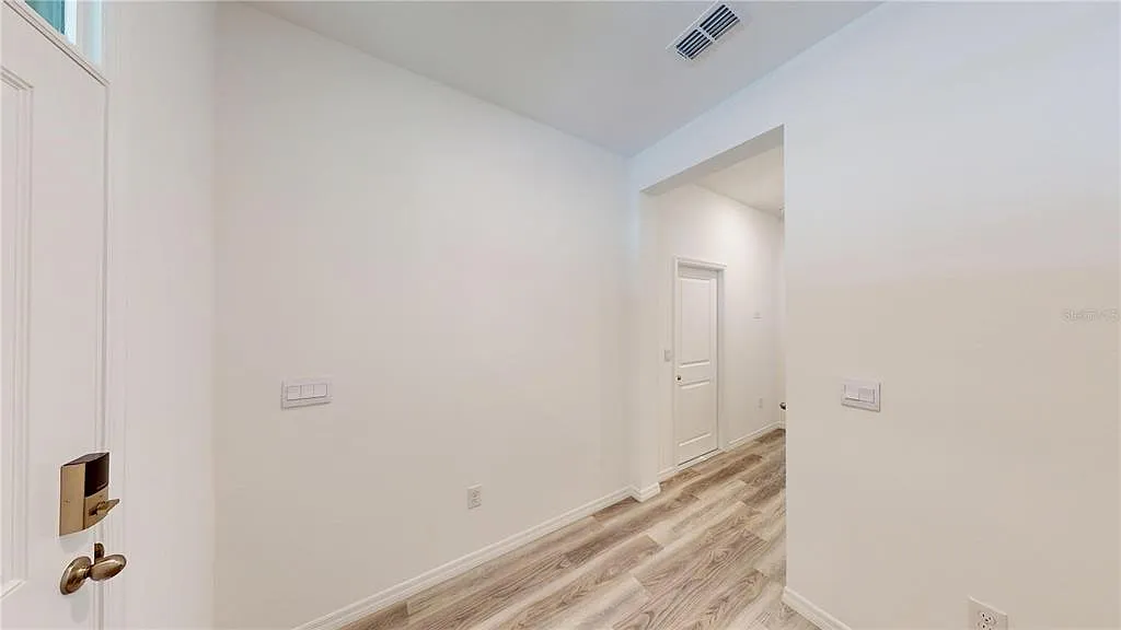 3 bed, 2.5 bath, 1673 sqft, $2,300 — Photo 3