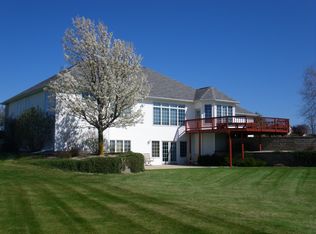 N221 Oakwood Ave, Neenah, WI 54956