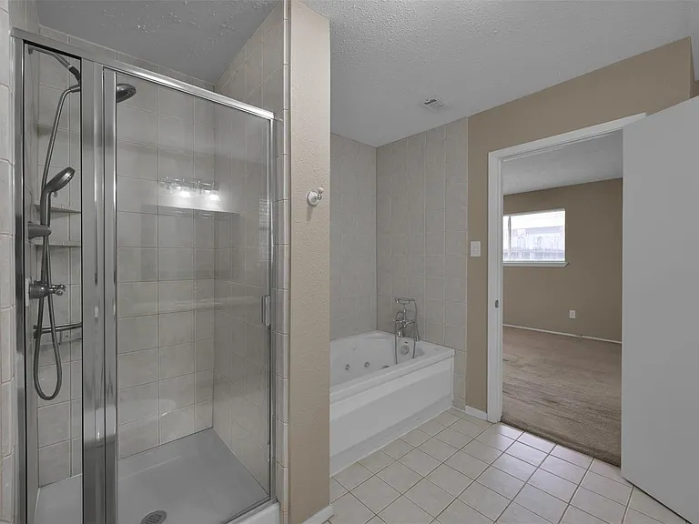 16858 Gleneagle Dr N — Photo 14