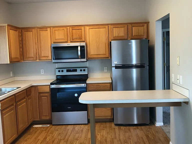 15501 Camden Ave — Photo 2