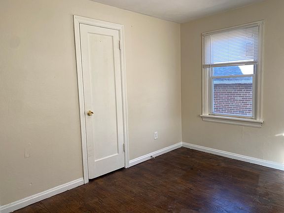 5th image of 115 N Marguerite Ave