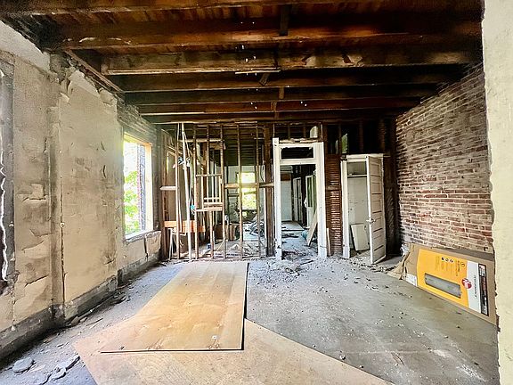 4th image of 960 Canaan Ave