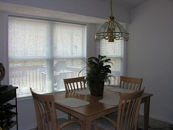 Dining area, bay window