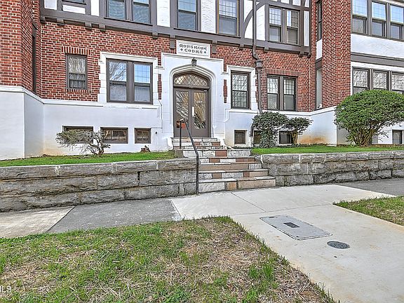 2nd image of 701 W Locust St APT 16