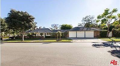 1st image of 633 N Oakhurst Dr