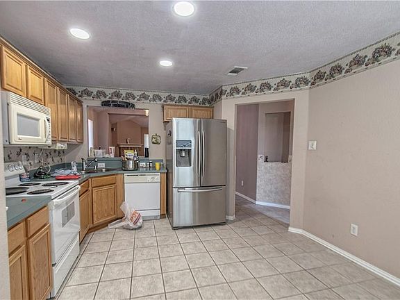 4th image of 2013 Lake Pointe Dr