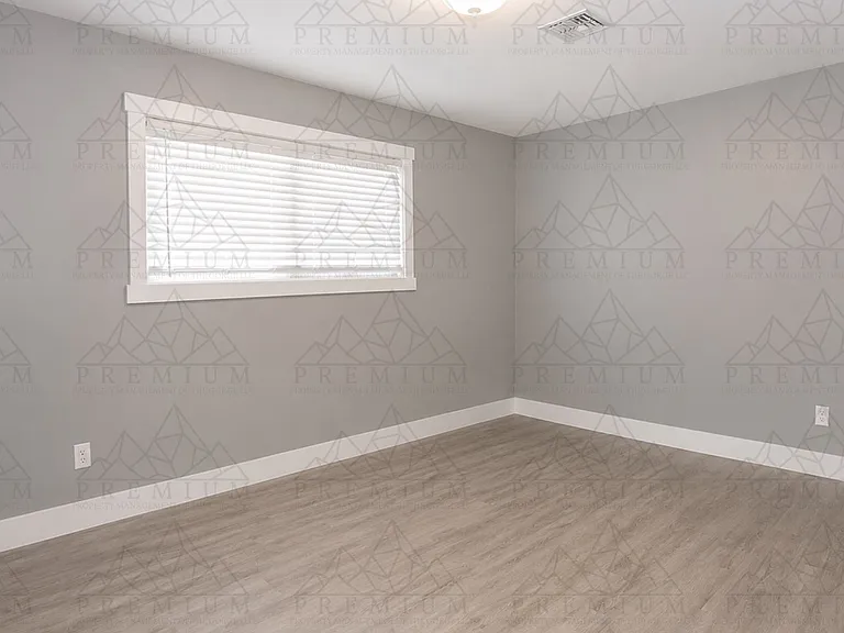 3504 Royal Crest Dr E — Photo 11