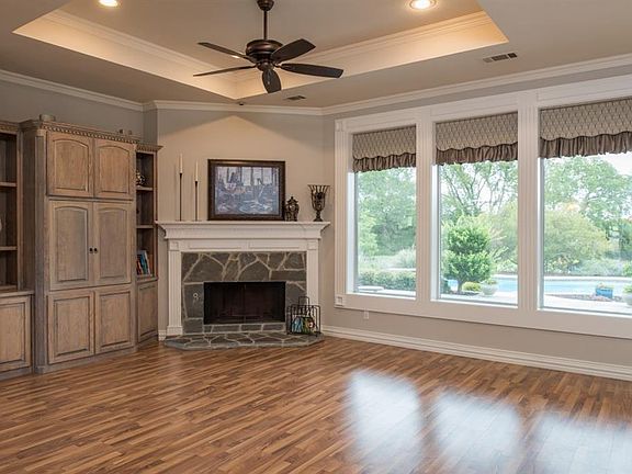 4th image of 208 Estelle Ln