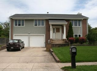 839 Greenbelt Pkwy W, Holbrook, NY 11741