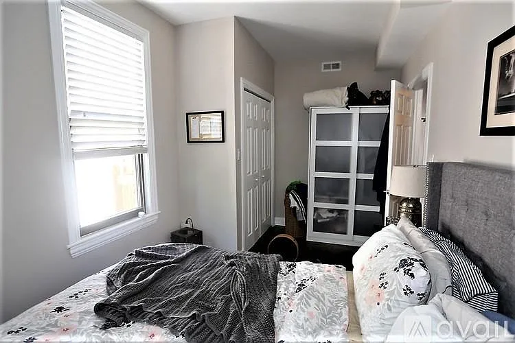 2019 N Hoyne Ave #2R — Photo 10