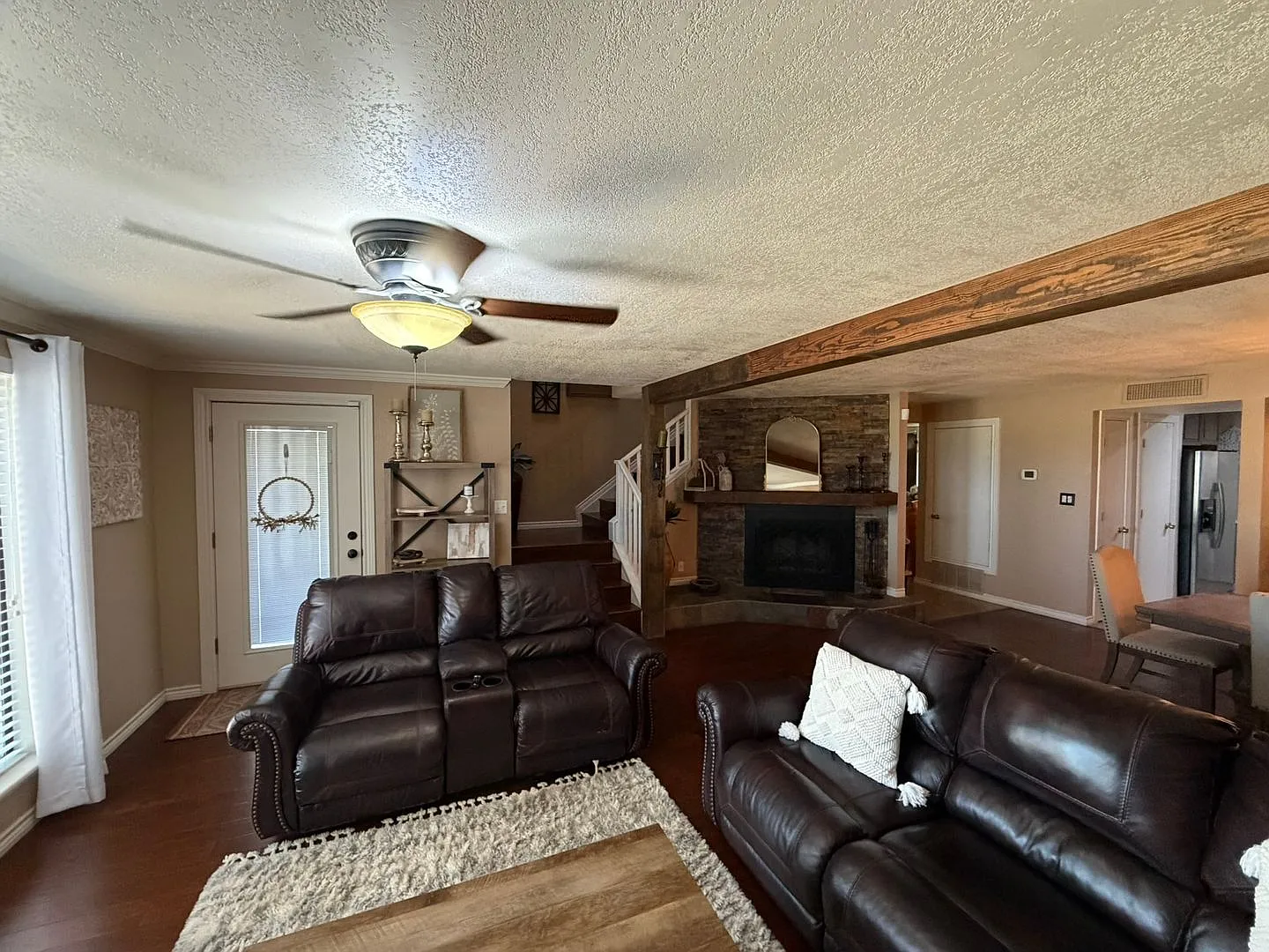 Fully Furnished All Bills Paid - 3 Bed 2 Bath Home — Photo 2