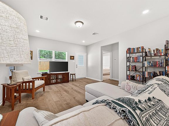 5th image of 10220 Badger Run Ln