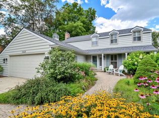 1049 E Forest Ave, Wheaton, IL