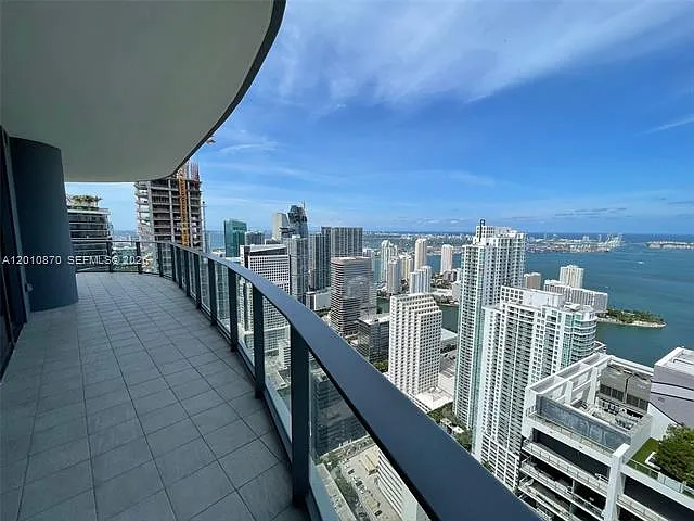 1000 Brickell Plz — Photo 3