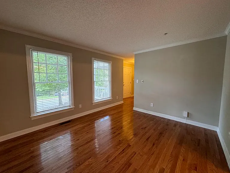 101 Queens Knoll Ct — Photo 2