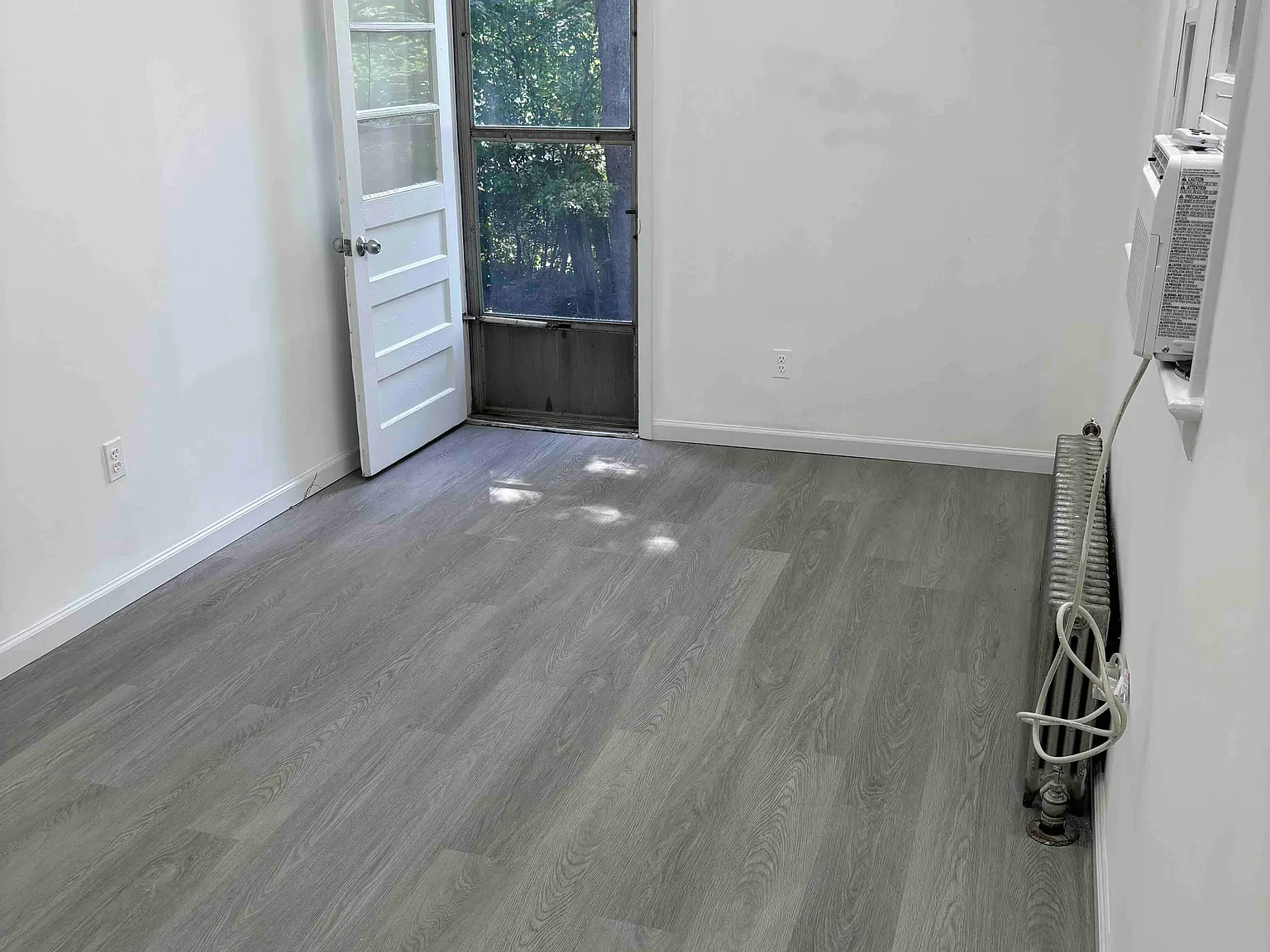 Studio, 300 sqft, $1,550 — Photo 2