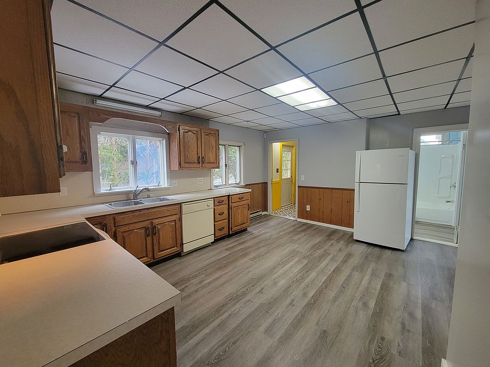 Kitchen - view into back hall