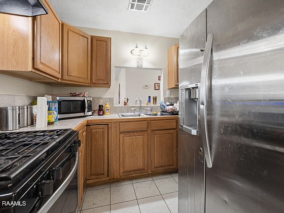 5th image of 111 Winsor Dr