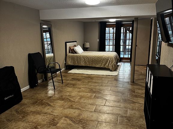 3rd image of 4231 N Drury Ave