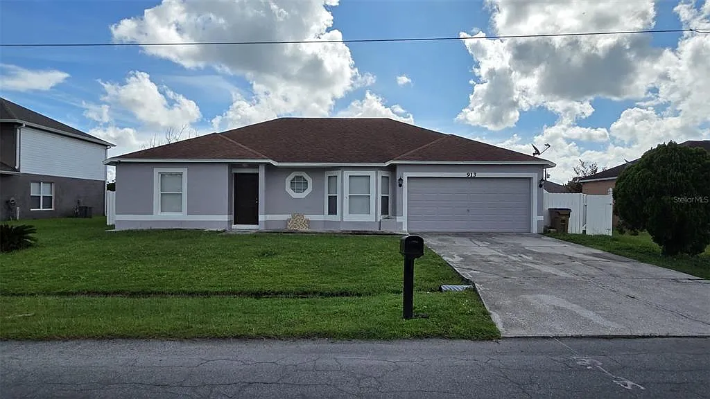 3 bed, 2.0 bath, 1796 sqft, $1,875 — Photo 3