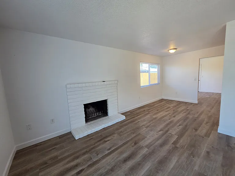 565 Acacia Ave — Photo 7