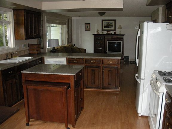 4th image of 2700 NE 115th St