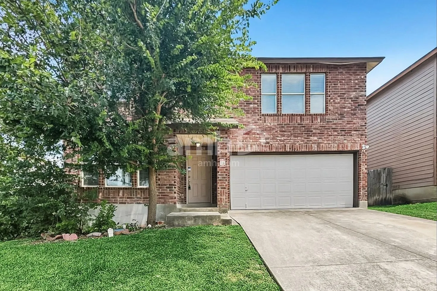 3 bed, 2.5 bath, 2340 sqft, $1,720 — Photo 1