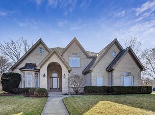 1116 Pine Ridge Ct, Naperville, IL 60540