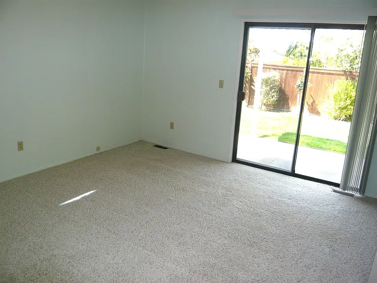 3415 Greenacre Dr — Photo 6
