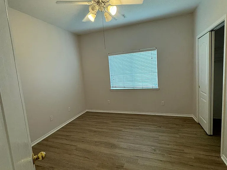 2620 Century Park Blvd — Photo 10