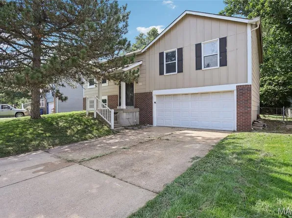28 Trade Winds Dr, Saint Peters, MO 63376