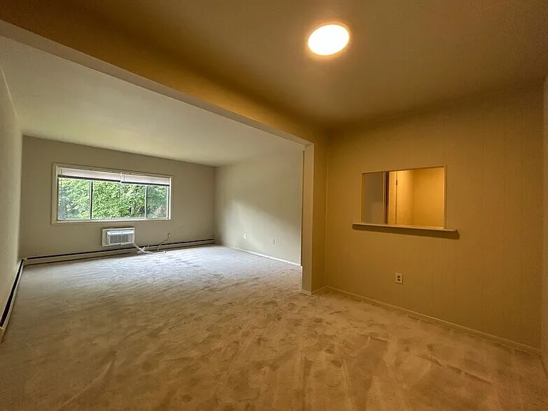 Woodhaven Apartments — Photo 6