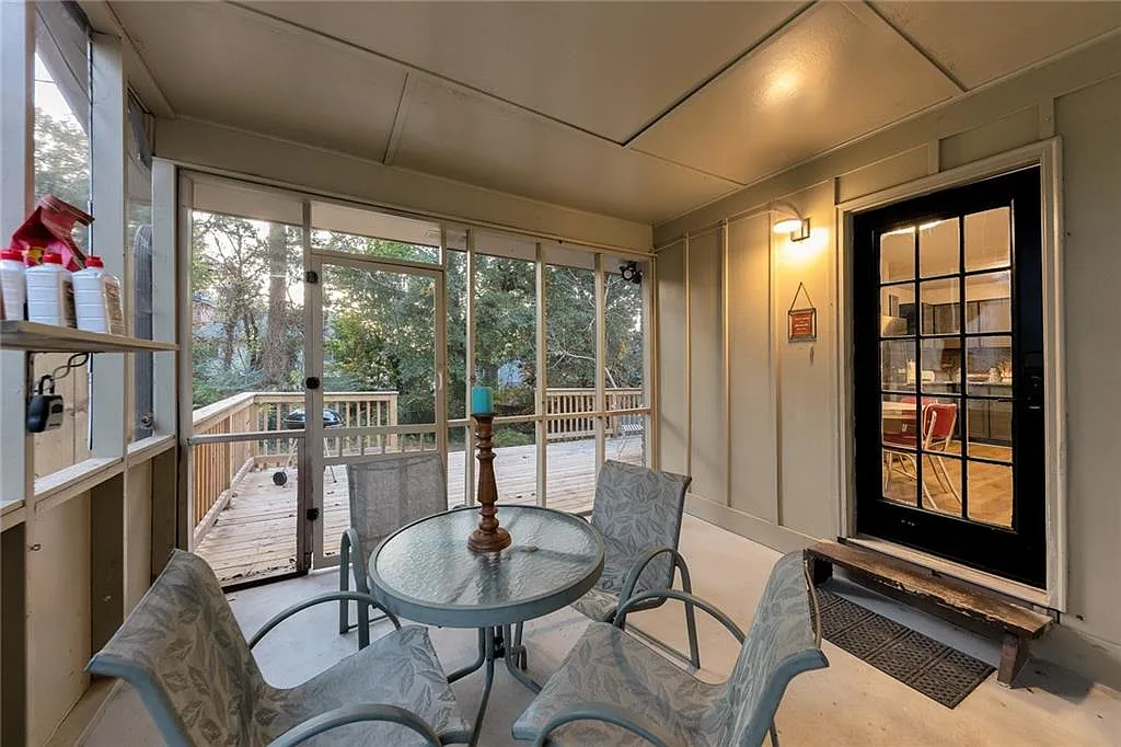 4 bed, 2.0 bath, 2150 sqft, $5,500 — Photo 2